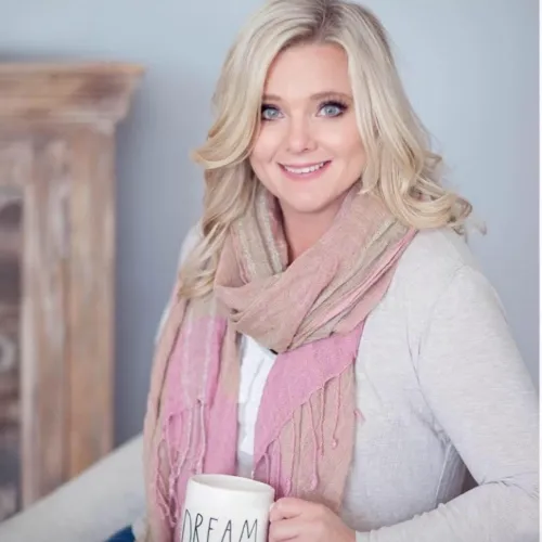 Anna Whitworth Headshot